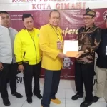 Ketua DPD Partai Golkar Daftarkan Kader dan Bacalegnya ke KPU Kota Cimahi