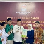 Ketua PKB Kota Bandung H Erwin Serahkan Berkas 50 Bacalegnya ke KPU