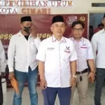 Ketua Partai Perindo Kota Cimahi Mengantarkan Bacalegnya ke KPU