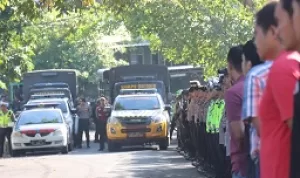 Pastikan Pendaftaran Bakal Caleg Aman, Polres Dompu Gelar Apel Persiapan