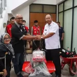 Pemkot Cimahi Serahkan Bantuan Traktor Dan Alat Pertanian Kepada Petani Disabilitas PPDI