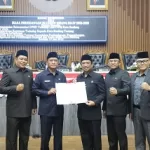 Rapat Paripurna Sampaikan Rekomendasi DPRD LKPJ 2022 Wali Kota Bandung