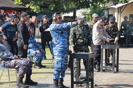 Meriahkan Hari Bhayangkara ke 77, Waka Polda NTB Turut Serta Lomba Menembak di Mako Brimobda NTB