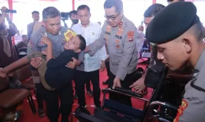 Polda NTB Salurkan Bantuan untuk Penyandang Disabilitas dan Lansia