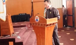 Rancangan Peraturan Daerah Tentang pajak dan retribusi telah ditandatangani oleh DPRD dan Pemerintah Kota Cimahi. 
Ketua Pansus 5 Robin Sihombing.