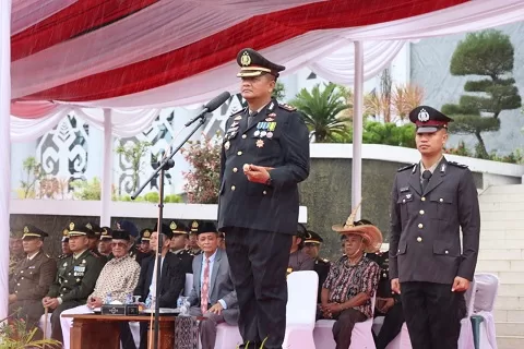 Kapolres Lombok Tengah Pimpin Upacara Parade Peringatan Hari Bhayangkara ke 77