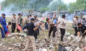 Peduli Lingkungan: Generasi Milenial Bersatu Bersihkan Pantai Cemare, Lombok Barat