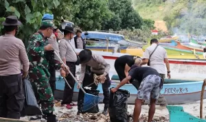 Peringati Hari Peduli Lingkungan Sedunia, Polres Loteng Bersama Jajaran Membersihkan Sampah Serentak