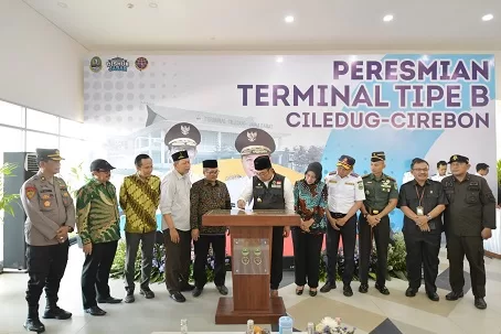 Ridwan Kamil Resmikan Terminal Tipe B Ciledug di Kabupaten Cirebon