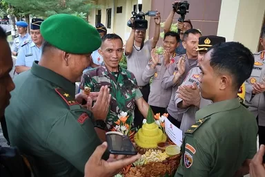 Turut Berbahagia di Hari Bhayangkara ke 77, Rombongan TNI Berkunjung ke Polda NTB