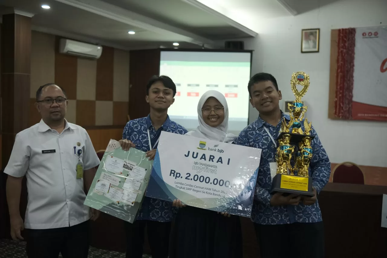 Bertarung Sengit, SMPN 12 Bandung Berhasil Juarai Lomba Cerdas Cermat HAM