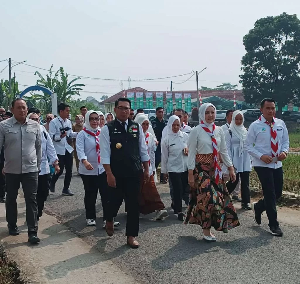 Bupati Bandung Dadang Supriatna Dampingi Gubenur Jabar Ridwan Kamil dalam pelaksanaan program kerja Sarling
