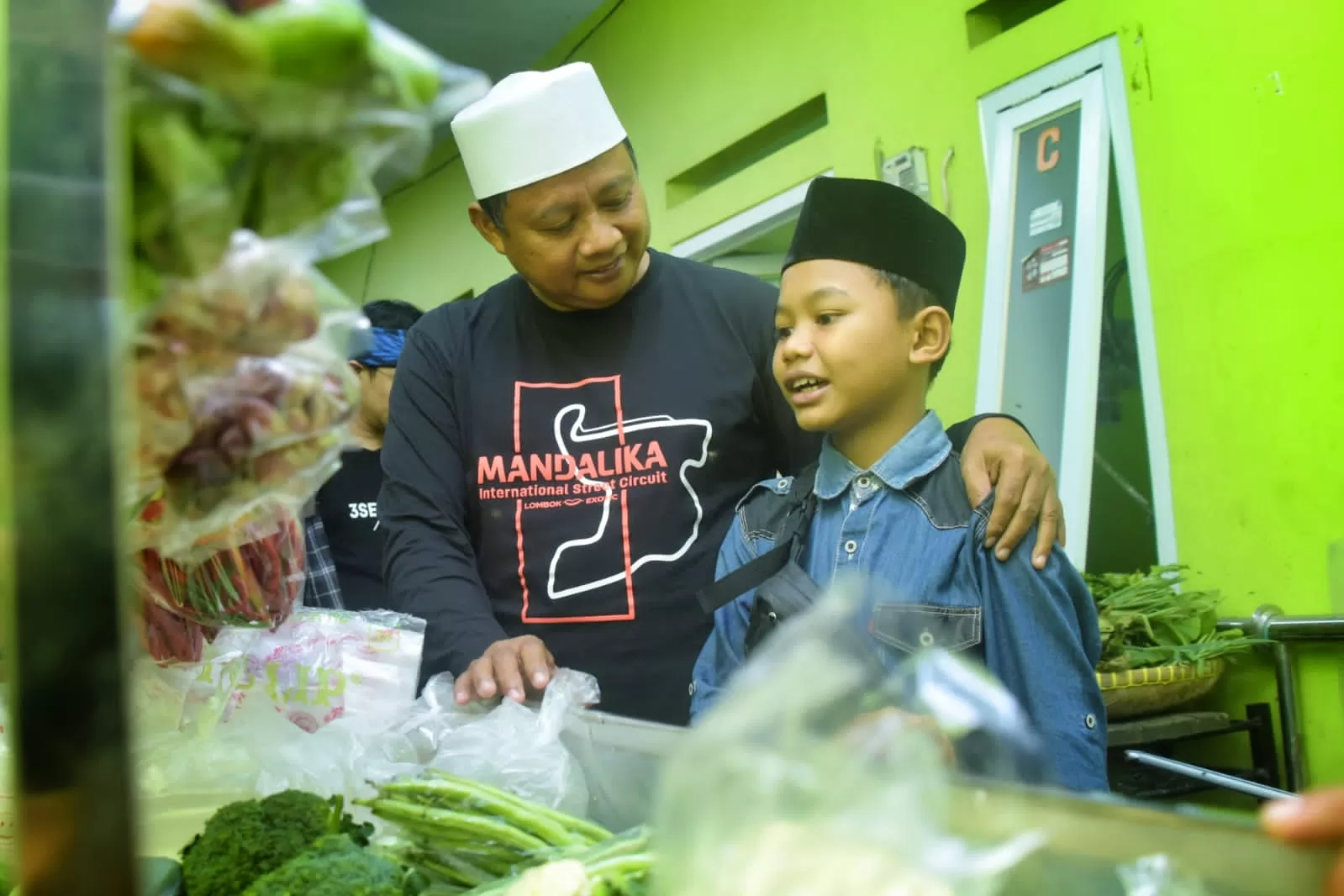 Temui Anak Kelas 4 SD Penjual Sayuran, Uu Ruzhanul: Ajarkan Kita Kemandirian dan Kerja Keras