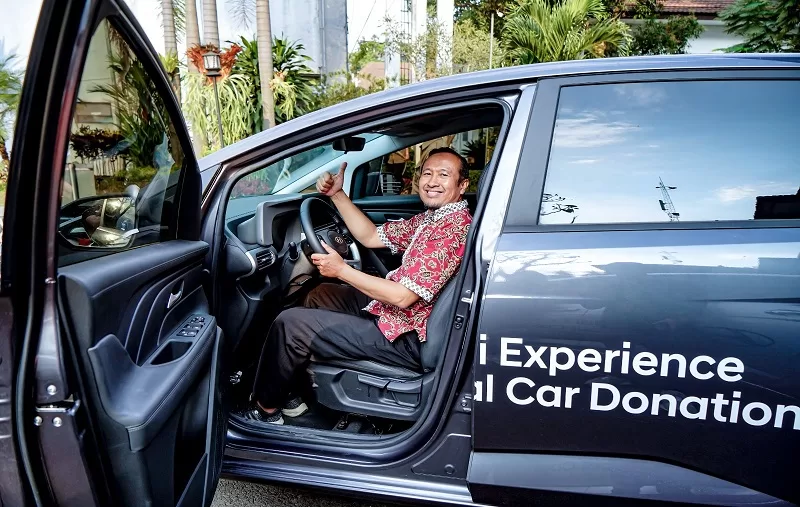 Disdik Jabar Terima Mobil Stargazer dari PT. Hyundai Untuk SMKN 6 Bandung