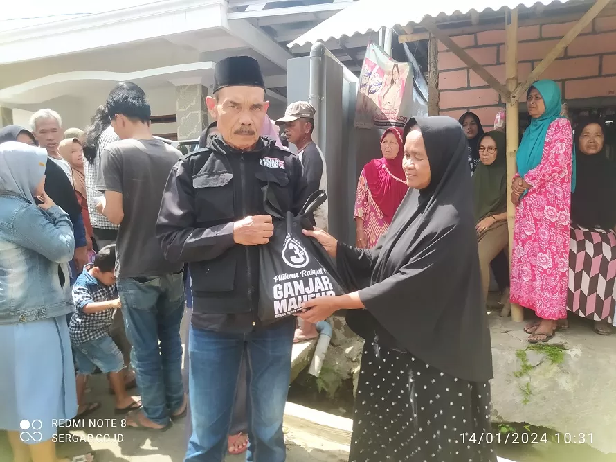 Tim Koordinasi Relawan Pemenang Presiden (TKR-PP) Ganjar - Mahfud MD Kota Tasikmalaya Gelar Sembako Murah