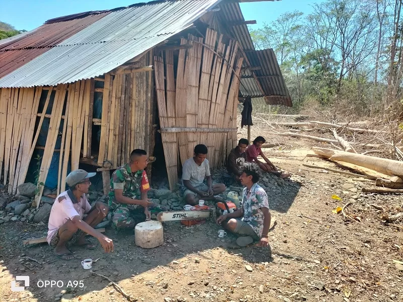 Babinsa Desa Umbu Langang, Memotivasi Petani untuk Tingkatkan Hasil Pertanian di Wilayah Binaan Babinsa Desa Umbu Langang, Memotivasi Petani untuk Tingkatkan Hasil Pertanian di Wilayah Binaan