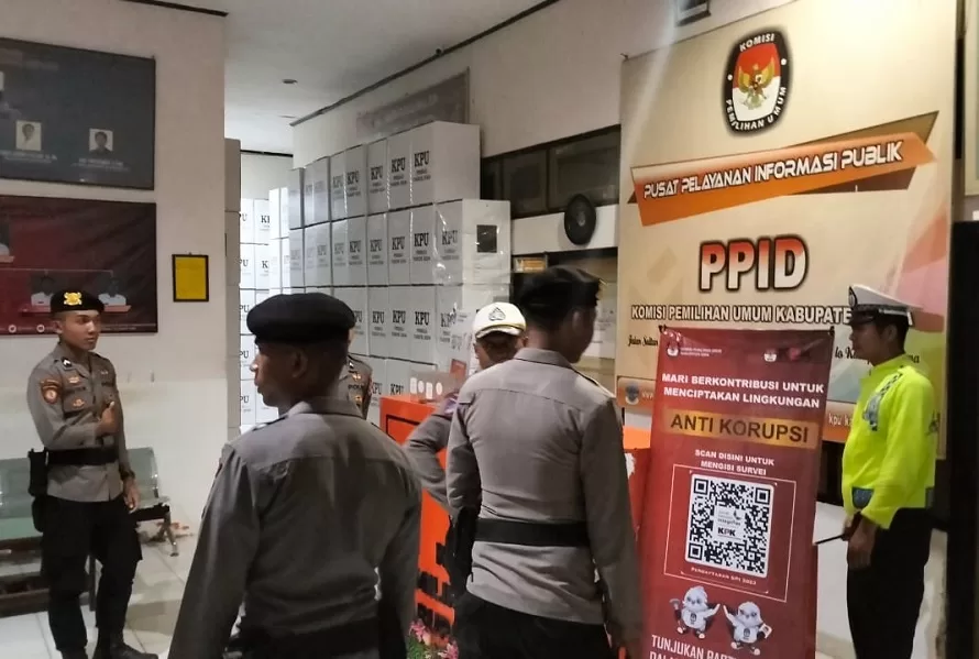 Gabungan Piket Fungsi Polres Bima Patroli KRYD Di Kantor KPU dan Bawaslu