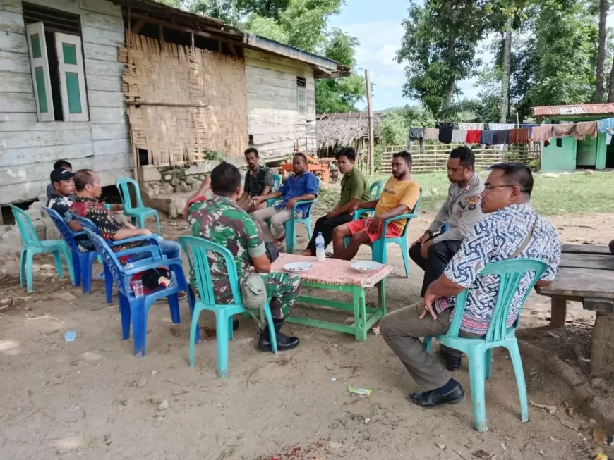 Babinsa Karera Beri Motivasi Persiapan Lahan Tanam Saat Musim Penghujan Datang