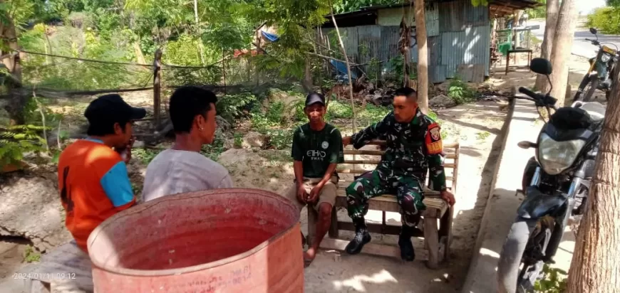 Babinsa Koramil 05/ Kota Waingapu Komsos Dengan Tokoh Masyarakat 18.26.46 Babinsa Koramil 05/ Kota Waingapu Komsos Dengan Tokoh Masyarakat,