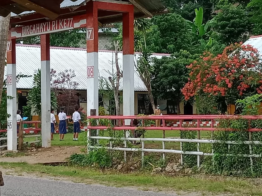 Tanamkan Sikap Disiplin, Banyak Guru Terlambat Mengikuti Upacara Bendera