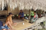 Babinsa Serka Andreas Manggarai Komsos Bersama Dengan Tokoh Adat Di Wilayah Binaan