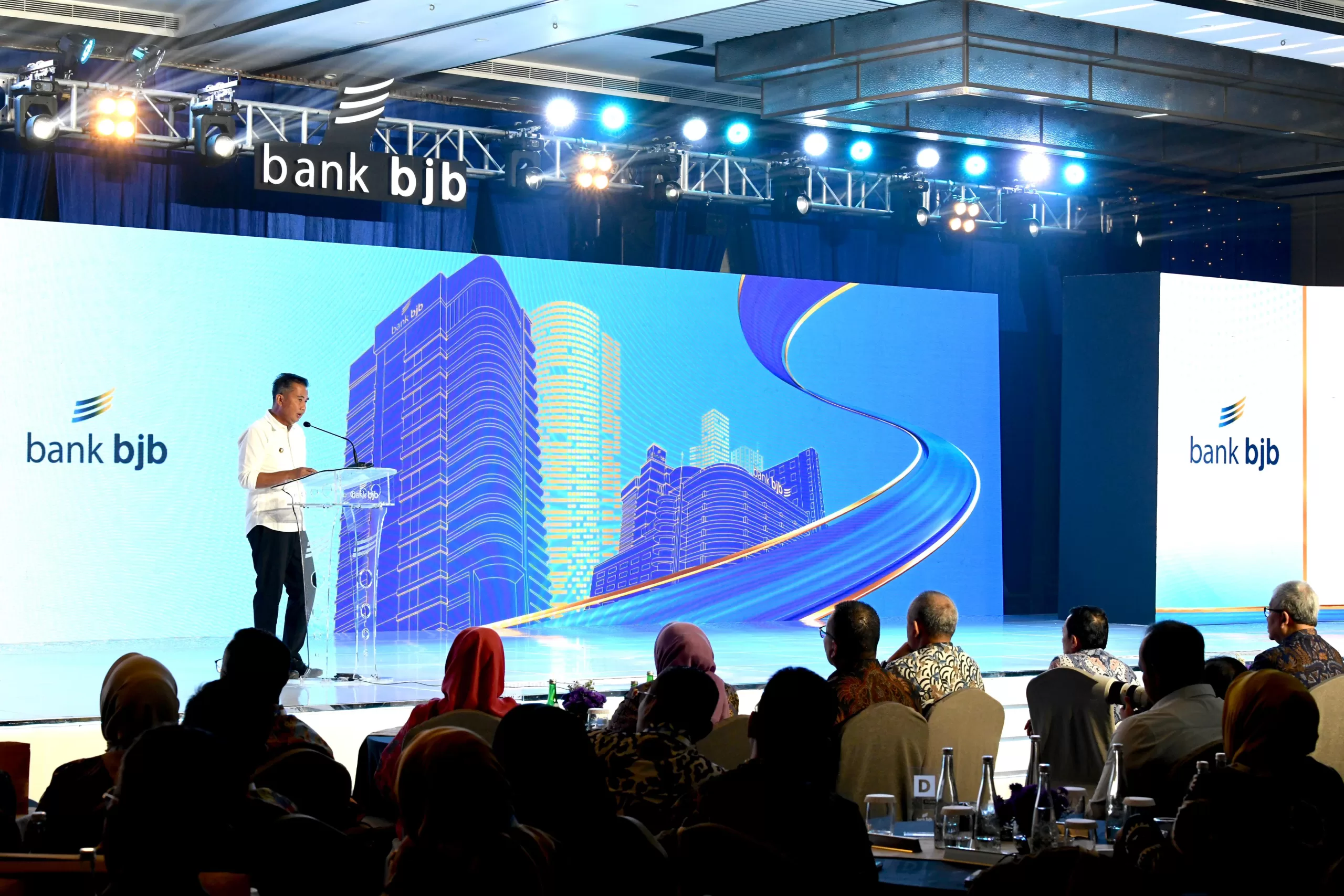 Bey Machmudin Apresiasi Komitmen Bank BJB Dukung Sektor UMKM Bey Machmudin Apresiasi Komitmen Bank BJB Dukung Sektor UMKM