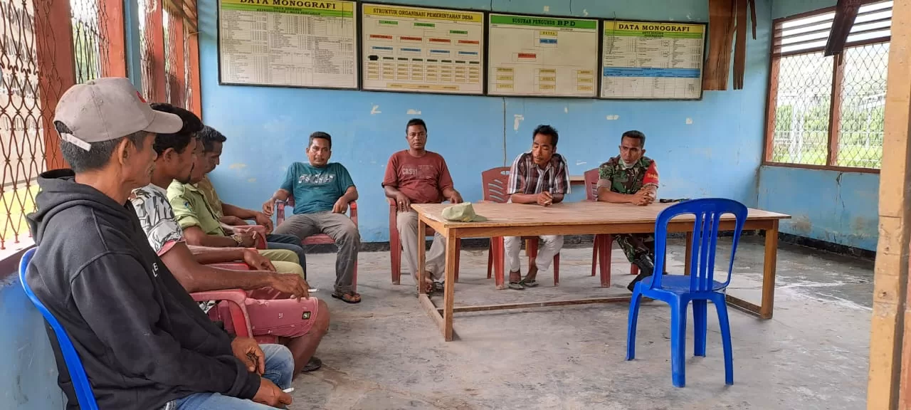 Babinsa Koramil 06/Karera Menghadiri Mediasi Permasalahan Rumah Tangga Di Desa Binaan Babinsa Koramil 06/Karera Menghadiri Mediasi Permasalahan Rumah Tangga Di Desa Binaan