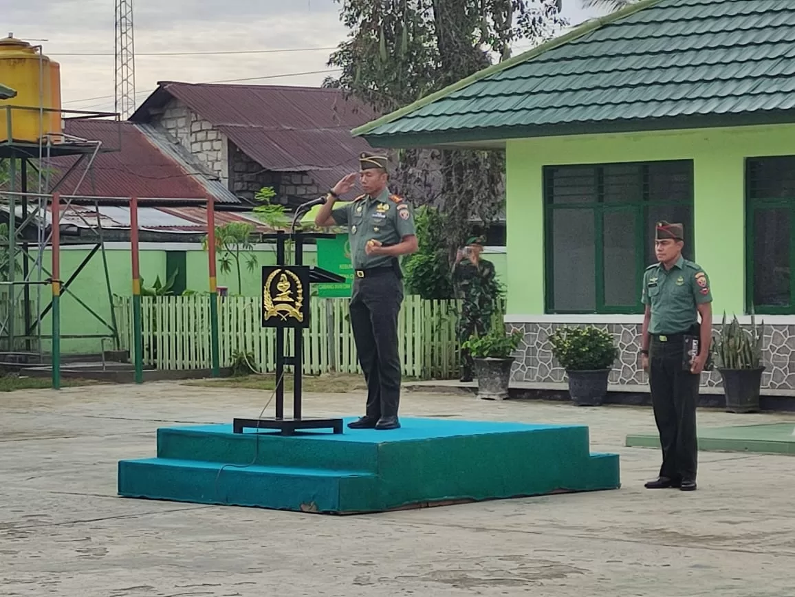 Dandim 1613/Sumba Barat Menyulut Semangat Lewat Upacara Bendera Tujuh Belasan Dandim 1613/Sumba Barat Menyulut Semangat Lewat Upacara Bendera Tujuh Belasan
