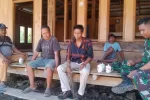 Jalin Silaturahmi Dan Kedekatan Dengan Warga, Babinsa Tabundung Kunjungan ke Rumah Warga