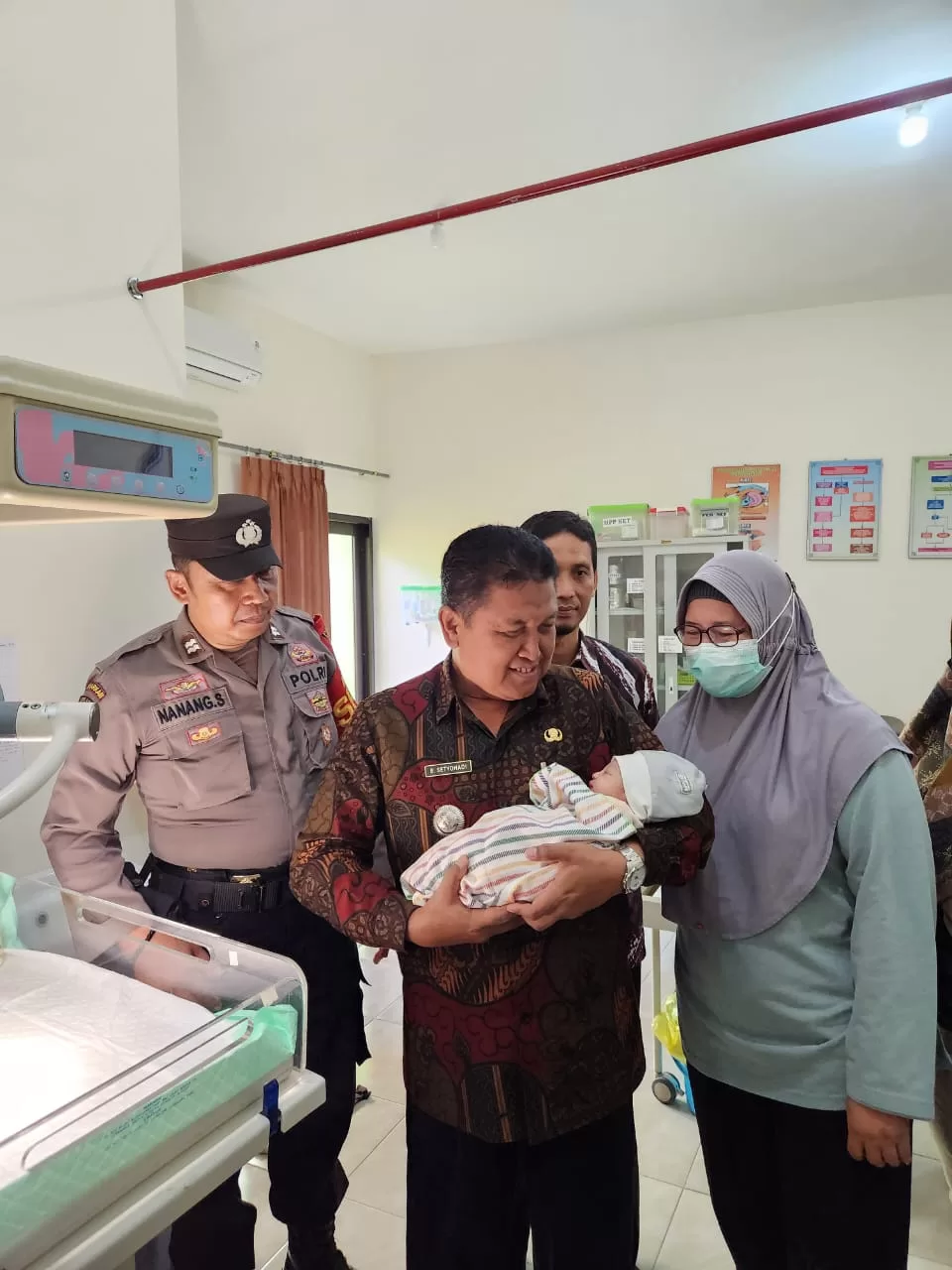 Polsek Srengat Datangi TKP Penemuan Bayi Yang Tergeletak di Tanah Pekarangan Warga Darungan Srengat