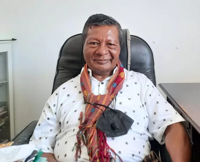 Melampaui Batas, Karya Inspiratif Drs. Samuel Sellan: Antara Keberanian dan Keterbatasan
