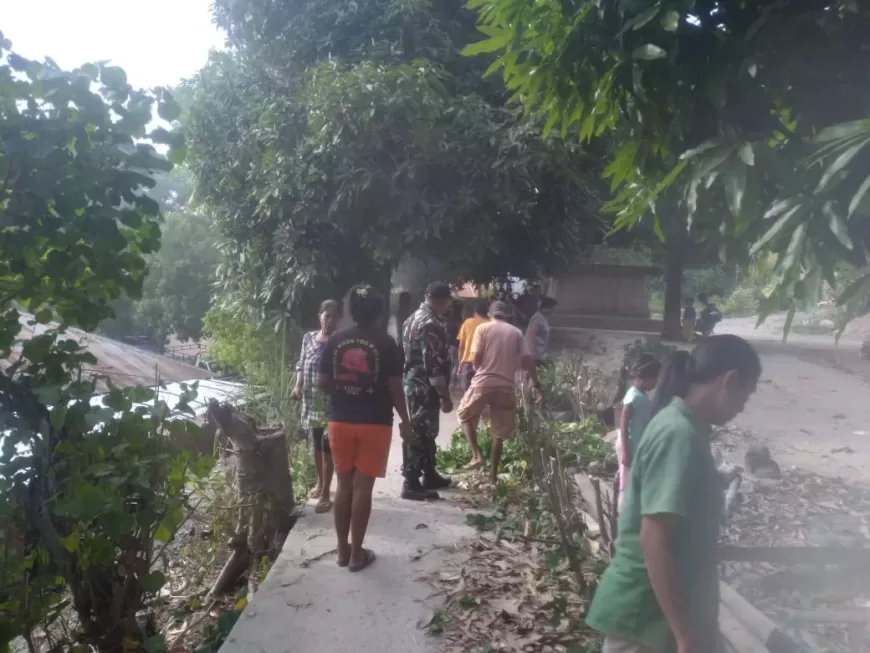 Cegah DBD, Babinsa Koramil 05/Kota Waingapu Bersama Masyarakat Laksanakan Kerja Bakti Cegah DBD, Babinsa Koramil 05/Kota Waingapu Bersama Masyarakat Laksanakan Kerja Bakti