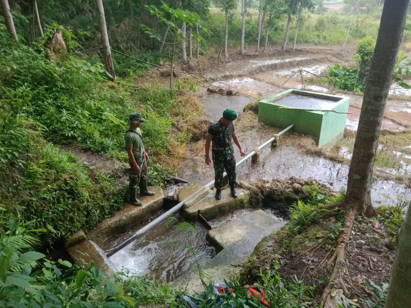 Pastikan Masih Berfungsi Dengan Baik, Dandim Sumba Barat Terjun Langsung Cek Operasional Pompa Hidram
