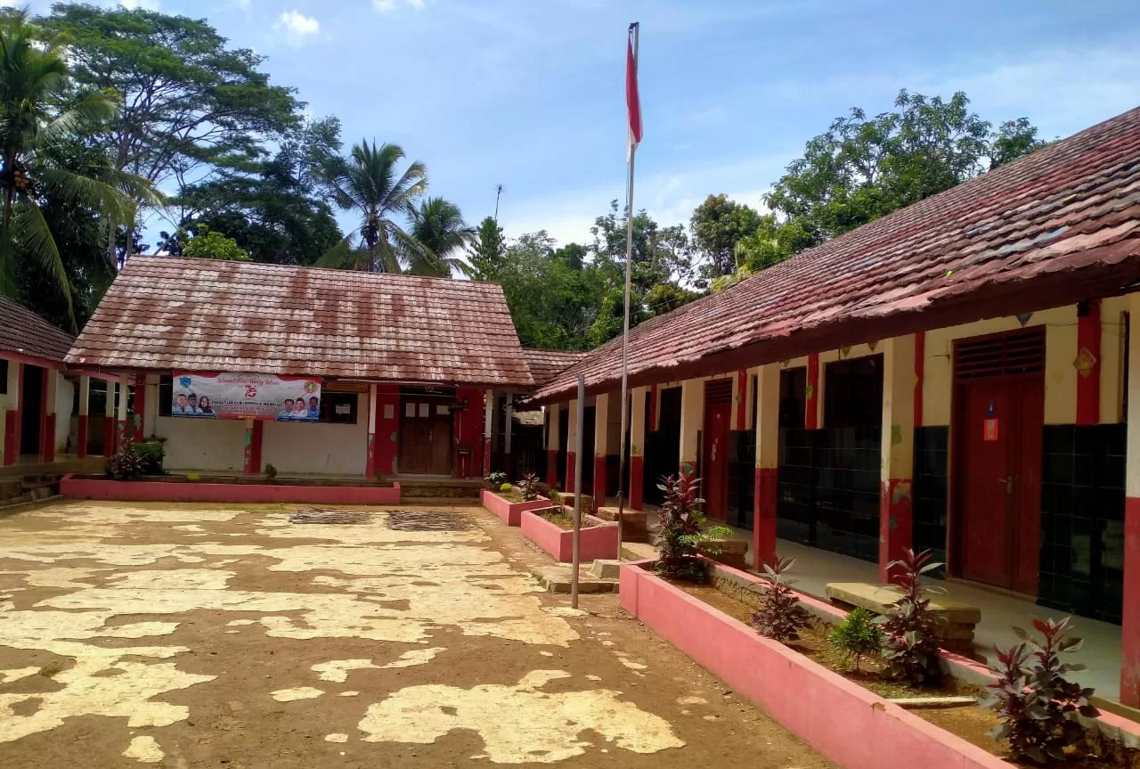 Anggaran Perawatan Sarana dan Prasarana dari Dana BOS di SD Negeri Turus 4 Patia Diduga di Mark Up 