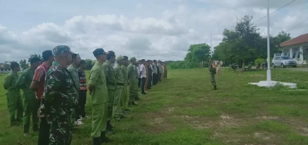 Jaga Kondusifitas Pengamanan Pemilu, Babinsa Koramil 05/Kota Waingapu Hadiri Apel Gabungan