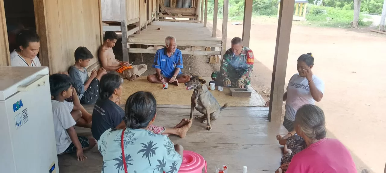 Pastikan Keamanan Desa Binaan Jelang Pemilu 2024, Babinsa Pahunga Lodu Rutin Komsos Pastikan Keamanan Desa Binaan Jelang Pemilu 2024, Babinsa Pahunga Lodu Rutin Komsos