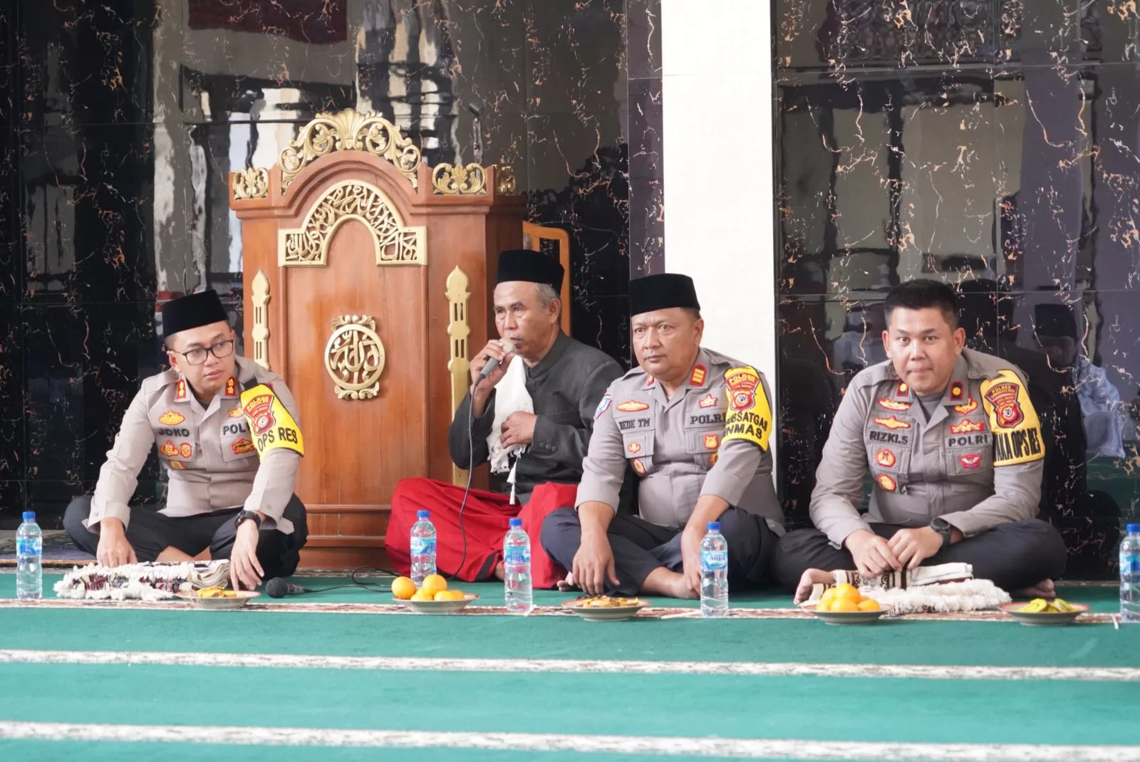 Silaturahmi Kamtibmas Kapolres Tasik Kota dengan Kegiatan Jumat Curhat di Masjid At Taqwa Cimuncang