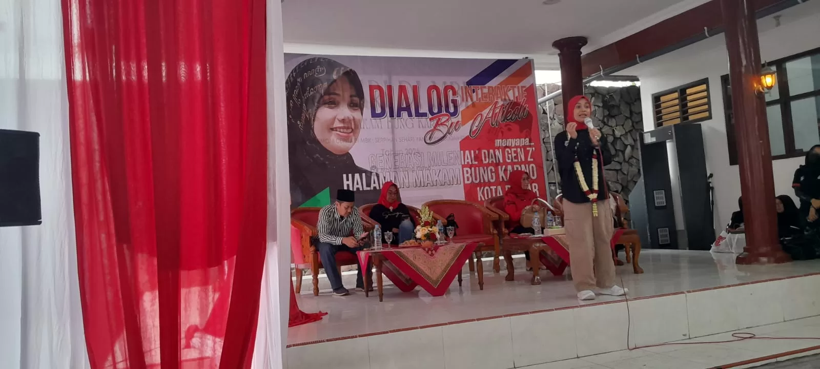 Dialog Bu Atikoh dengan Generasi Milenial dan Gen Z di MBK Kota Blitar