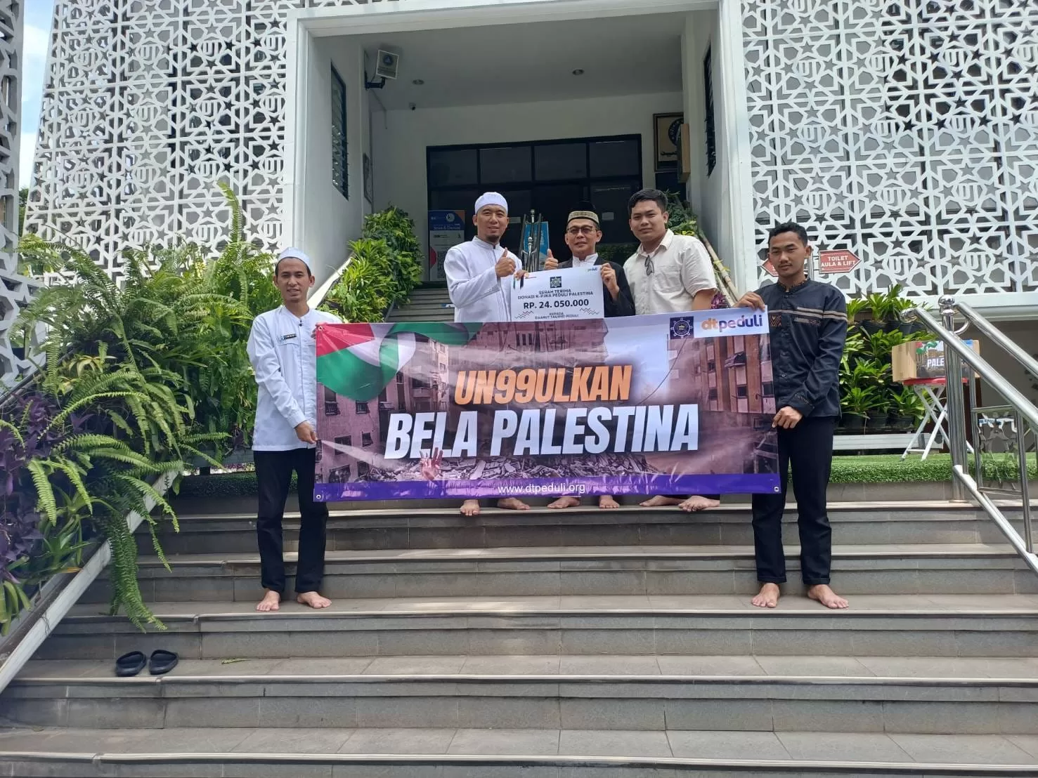 K- PJKA (Komunitas Pulang Jum'at Kembali Ahad) Salurkan Donasi Peduli Palestina