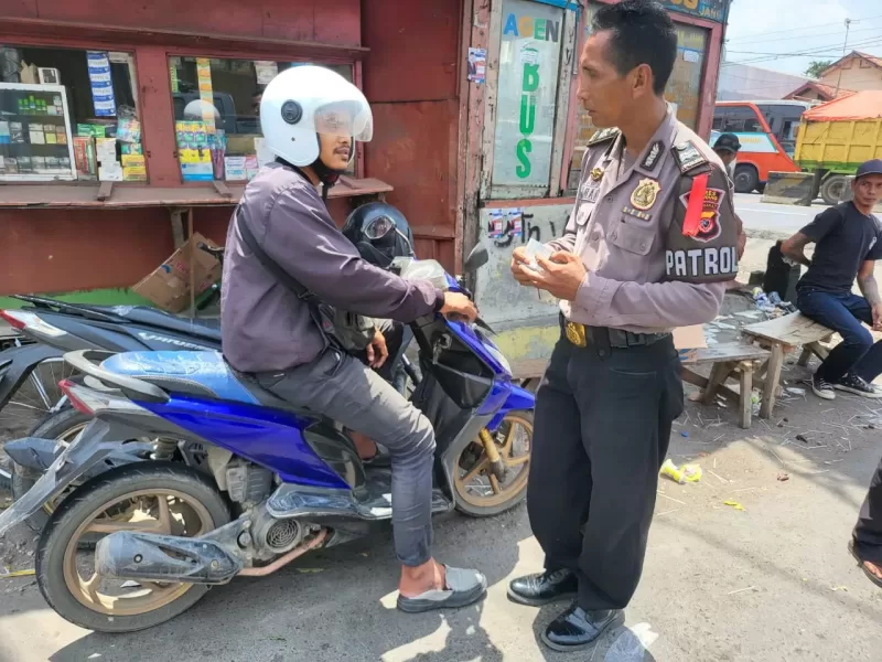 Upaya Polsek Jatisari Polres Karawang Tingkatkan Kesadaran Pengendara Sepeda Motor