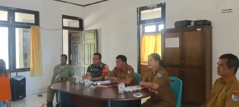 Babinsa Koramil 03/Pahunga Lodu Hadiri Rapat Koordinasi Di Kecamatan Bersama Para Kepala Desa,