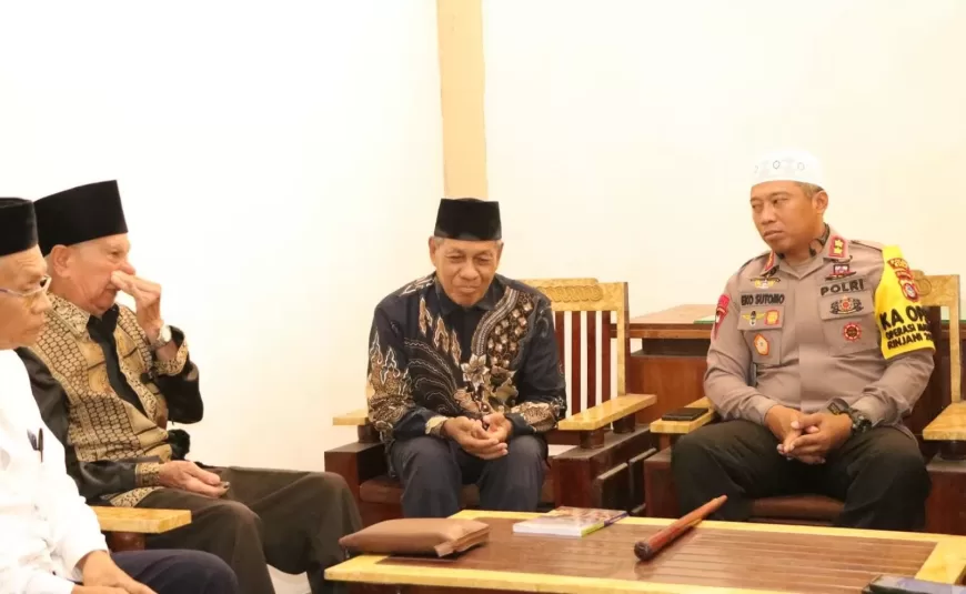 Kepala Kepolisian Resor Bima Polda NTB AKBP Eko Sutomo SIK.MIK.menghadiri silaturahmi dan pertemuan dengan Majelis Ulama Indonesia Kabupaten Bima.