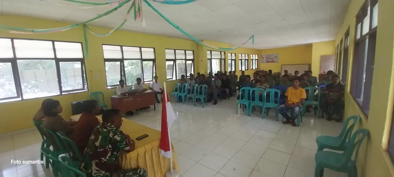 Tingkatkan Kemampuan Linmas Jelang Pemilu, Babinsa Nggoa dan Babinkamtibmas Latih PBB Anggota Linmas Se-Kecamatan.