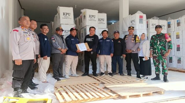 Sinergitas TNI-Polri Amankan Pergeseran Logistik Pemilu di Kabupaten PPU