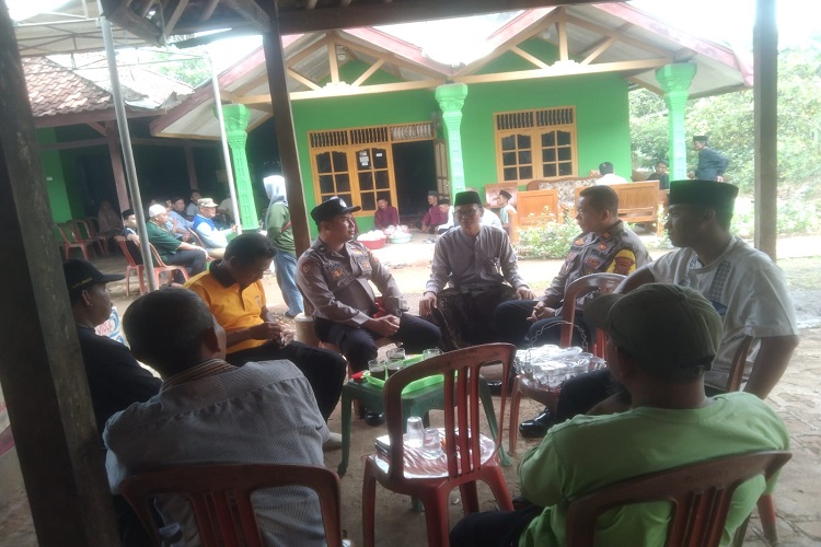 Ops Mantap Brata 2024 Kapolsek Purwasari Polres Karawang Sambang Dan Silaturahmi Dengan Tokoh Masyarakat Ajak Jaga kamtibmas