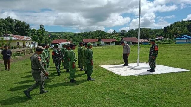 Babinsa Koramil 04/Tabundung Bersama Babinkamtibmas Berikan Pembekalan Dan Pelatihan Linmas Jelang Pemilu 2024.