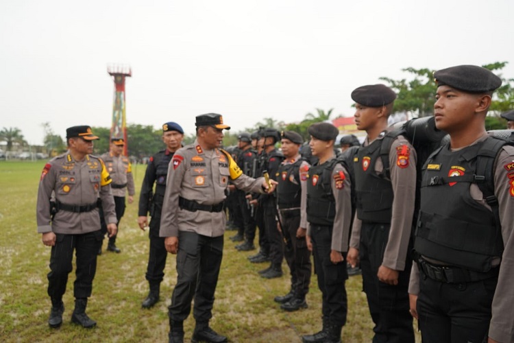 Jelang Tahapan Pemungutan Suara, Kapolda Kaltim Pimpin Apel Serpas Pengamanan TPS Dan Penebalan Ke Polres Jajaran