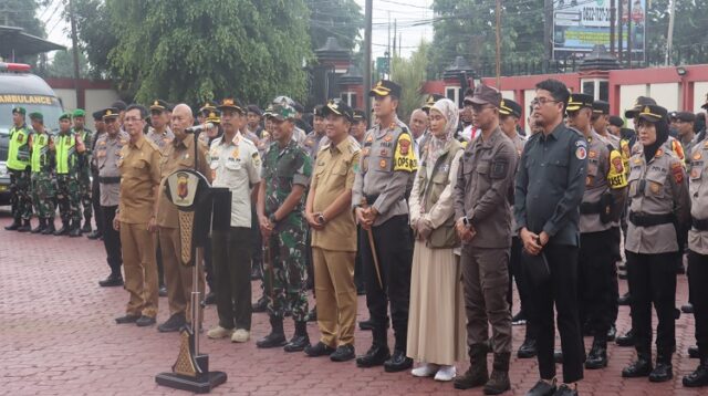 Dalam Rangka PAM Pemilu Tahun 2024 Kapolres Karawang Dan Instansi Terkait Mengikuti Zoom Meeting Apel Pergeseran Pasukan dan Patroli Gabungan Terpadu