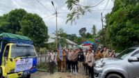 Kapolres Sumba Barat Pantau Langsung Kegiatan Pergeseran Logistik Pemilu 2024 ke TPS di wilayah Kabupaten Sumba Barat