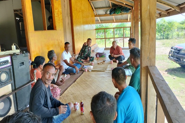 Babinsa Dampingi Kegiatan Sosialisasi Penghijauan Oleh Pihak ISSF Dan PT MSM